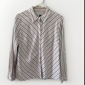 Jones Wear Studio L white red striped buttoned collared stretch long sleeve top
